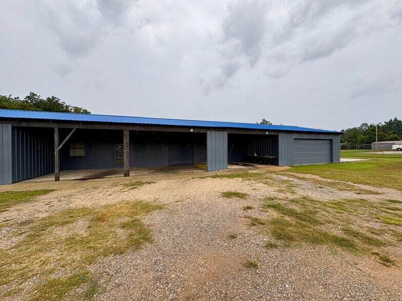 Primary Photo Of 6490 US-29 Hwy, Molino Auto Repair For Lease