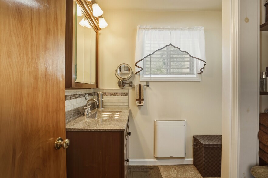 More Photos Of 24 Water St, Hammondsport Hotel For Sale