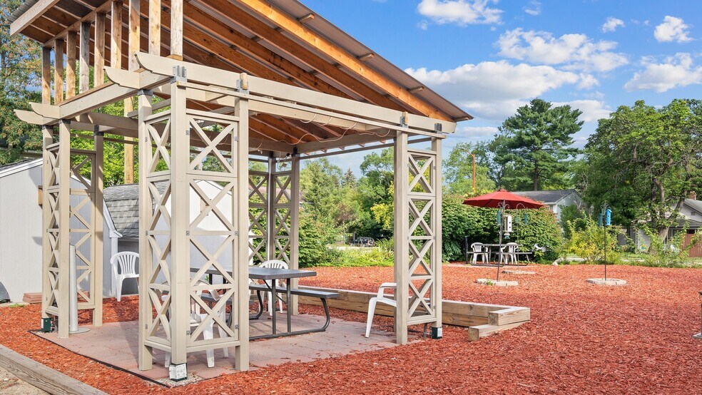 More Photos Of 1010 E Front St, Traverse City Hotel For Sale