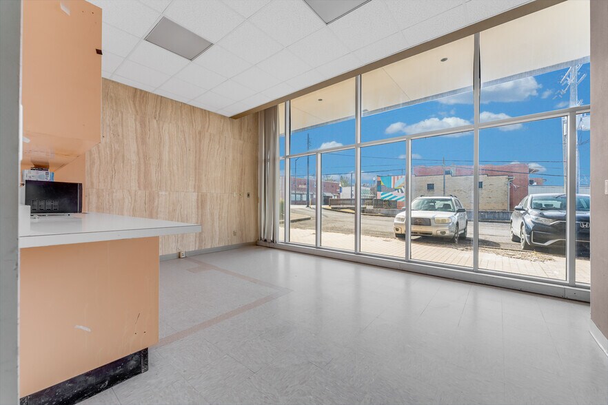 More Photos Of 214 Merchant St, Fairmont Bank For Sale