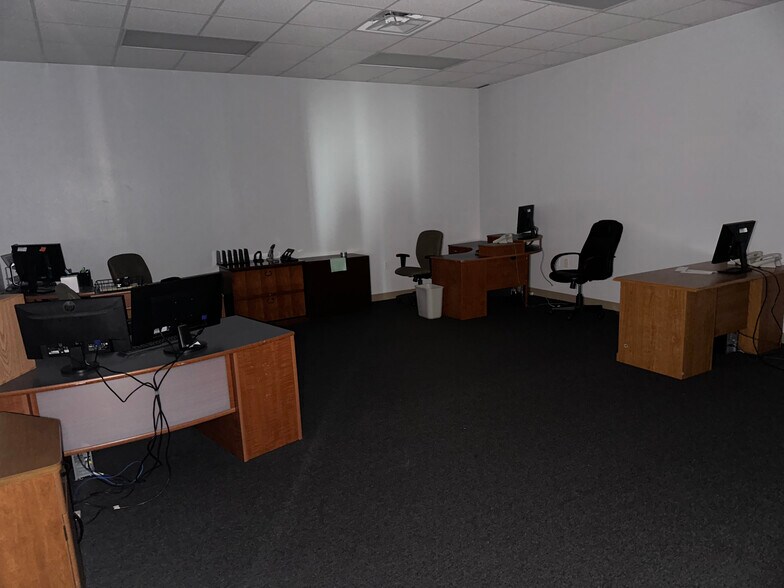 More Photos Of 909 Business Park Dr, Mission Office For Lease