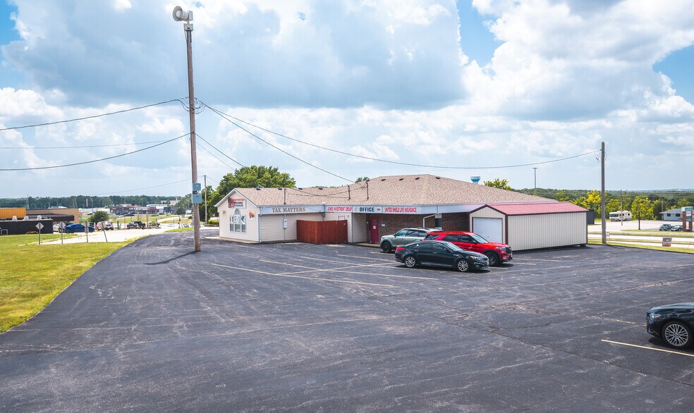 More Photos Of 575 Marshall Dr, Saint Robert Office For Sale