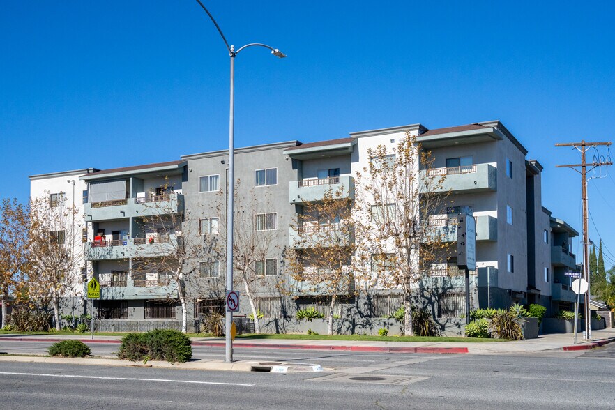 More Photos Of 7203 Rubio Ave, Lake Balboa Apartments For Sale