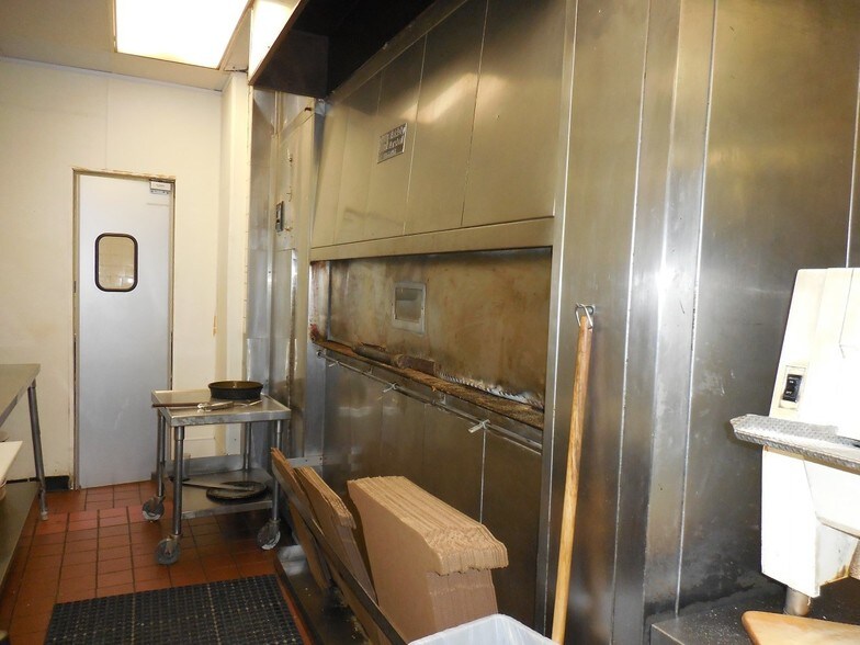More Photos Of 6831 W North Ave, Oak Park Restaurant For Sale