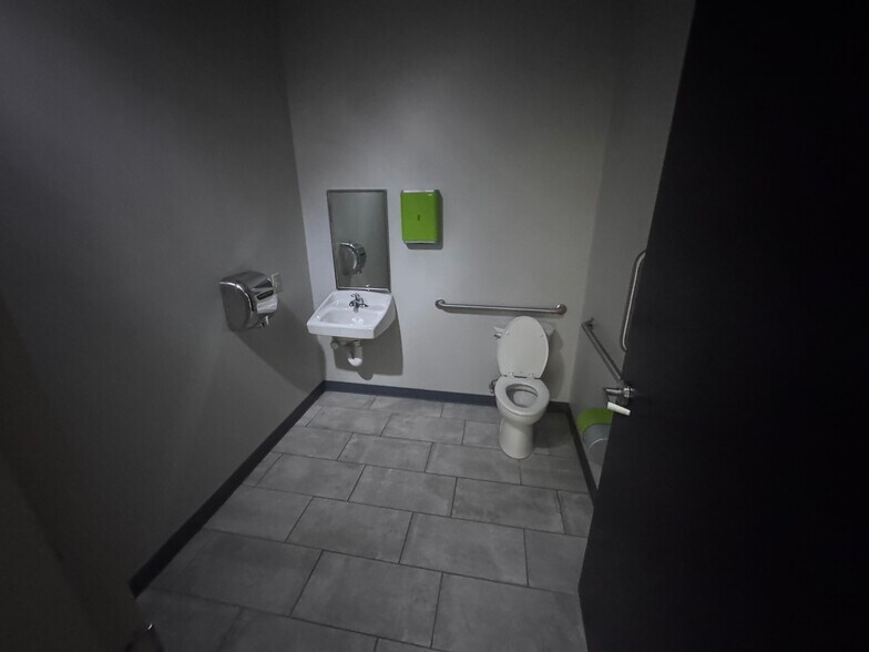 More Photos Of 570 Gordon Ln, Shelbyville Industrial For Lease