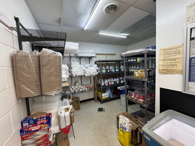 More Photos Of 411 E Fairground St, Marion Convenience Store For Sale