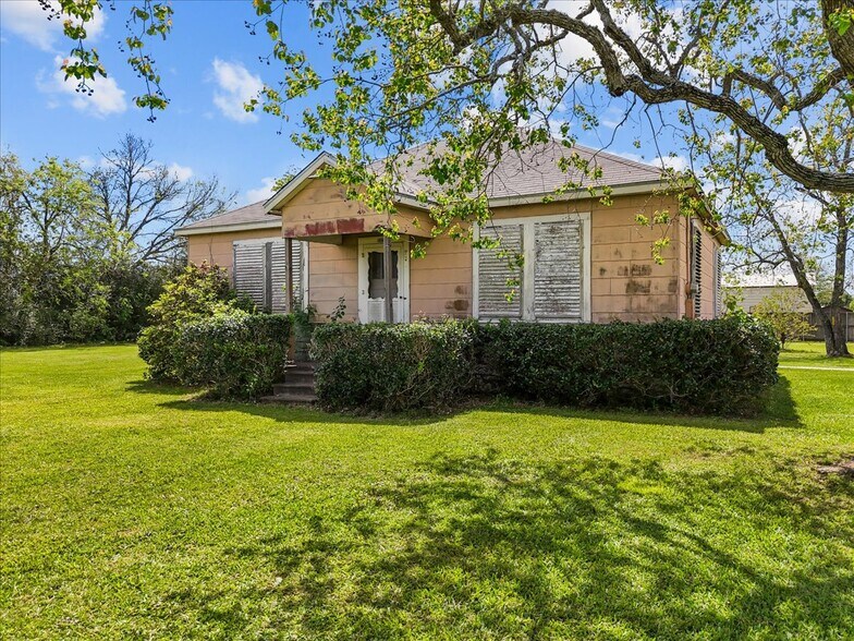 More Photos Of 11703 FM 1764 Rd, Santa Fe Specialty For Sale