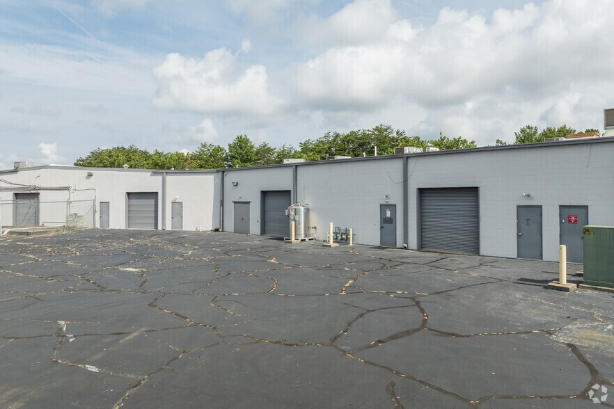 More Photos Of 200-240 Cobb Pky N, Marietta Unknown For Lease