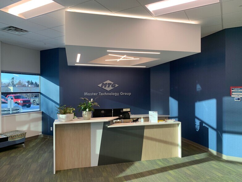 More Photos Of 7600-7650 Golden Triangle Dr, Eden Prairie Research And Development For Lease