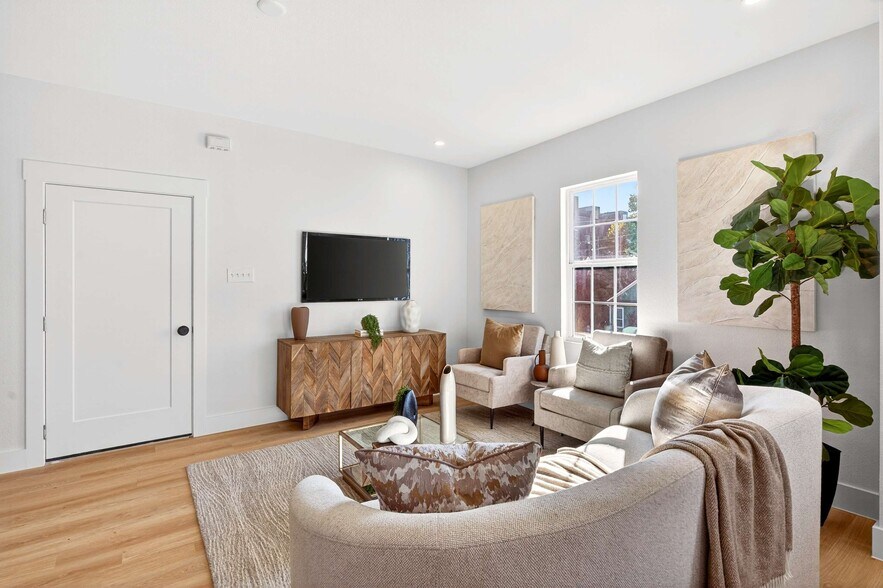 More Photos Of 439 W 9th St, Dallas Apartments For Sale