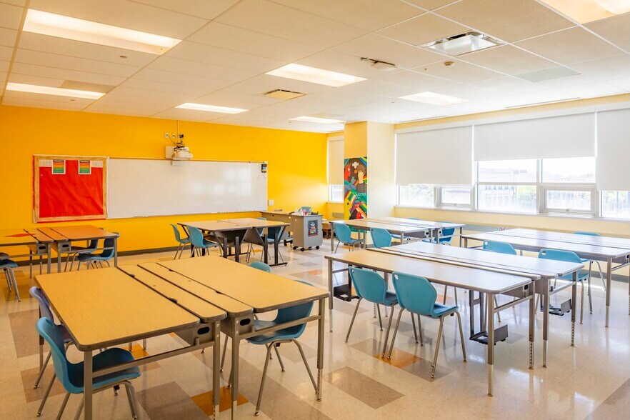 More Photos Of 2989 N Milwaukee Ave, Chicago Schools For Sale
