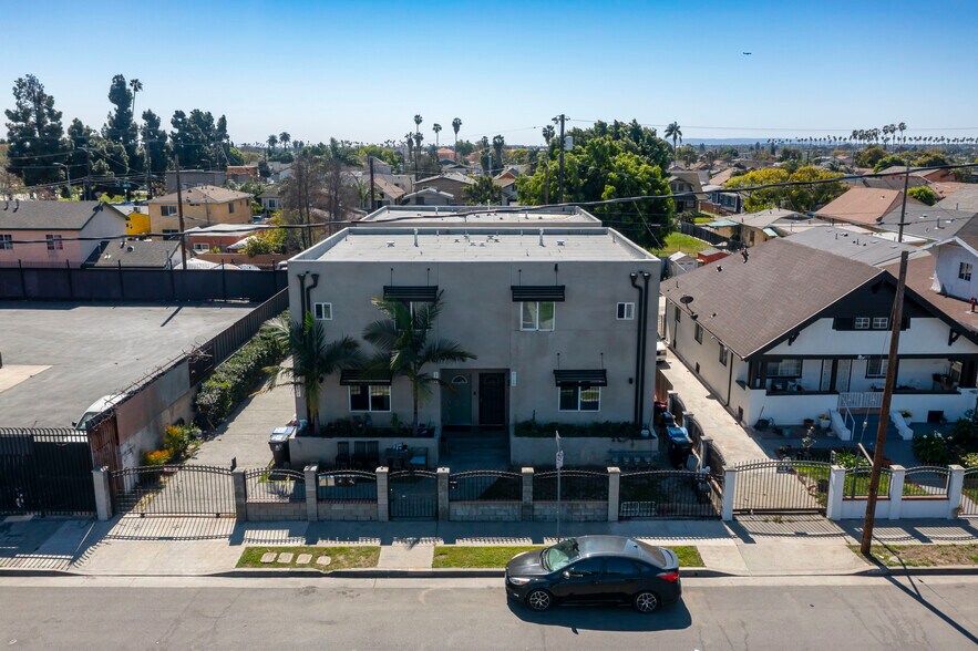 More Photos Of 814-816 1/2 W 47th St, Los Angeles Apartments For Sale