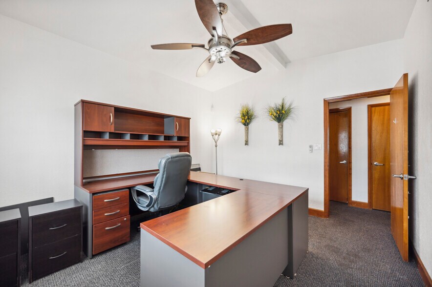 More Photos Of 304 Doris Dr, Lakeland Medical For Sale