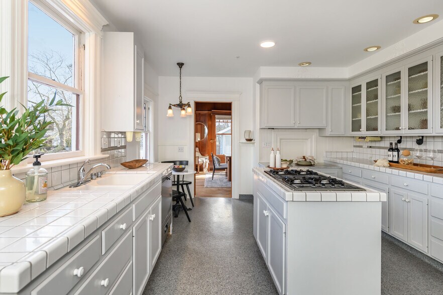 More Photos Of 8 Keller St, Petaluma Office Residential For Sale