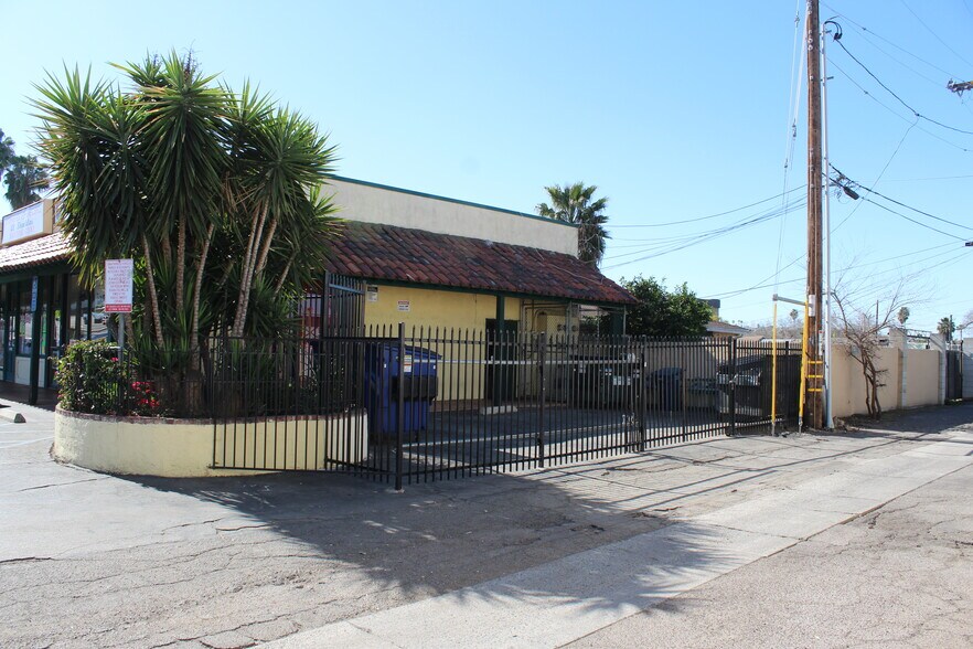 More Photos Of 305-321 N Ash St, Escondido Storefront For Lease