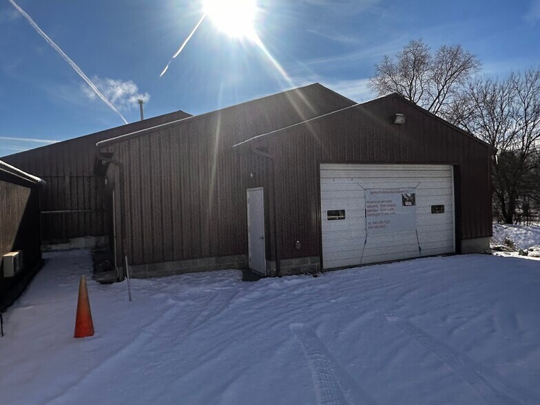 More Photos Of 522A S Main St, Broadway Flex For Sale