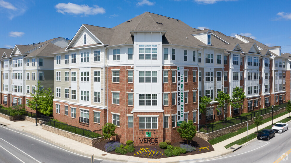 Primary Photo Of 7600 Hearthside Way, Elkridge Apartments For Lease