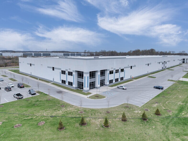 More Photos Of 3195 South Park Rd, Louisville Warehouse For Lease