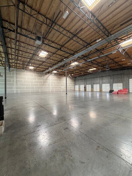 More Photos Of 4670 W Silverado Ranch Blvd, Las Vegas Warehouse For Lease