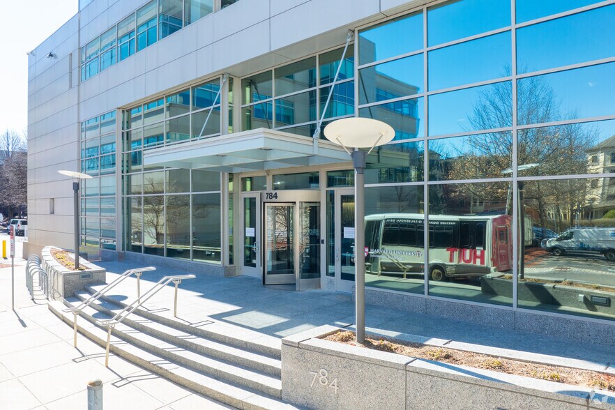 More Photos Of 784 Memorial Dr, Cambridge Office For Lease