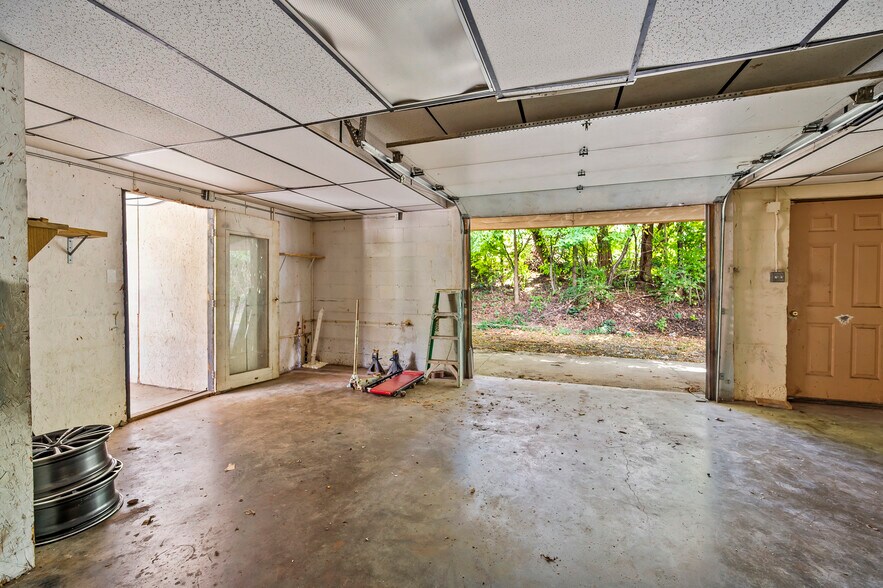 More Photos Of 5326 Main St, Walkertown Service For Sale