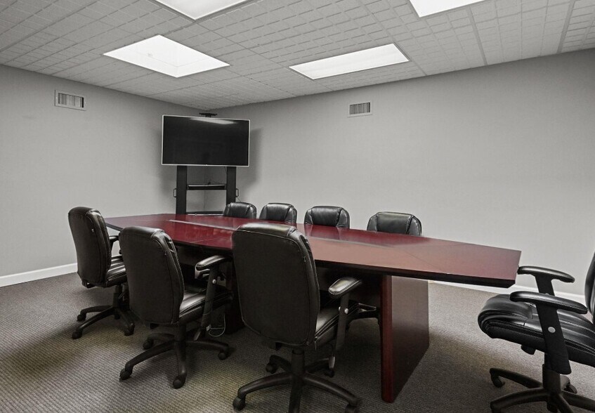 More Photos Of 33604 Grand River Ave, Farmington Office For Sale
