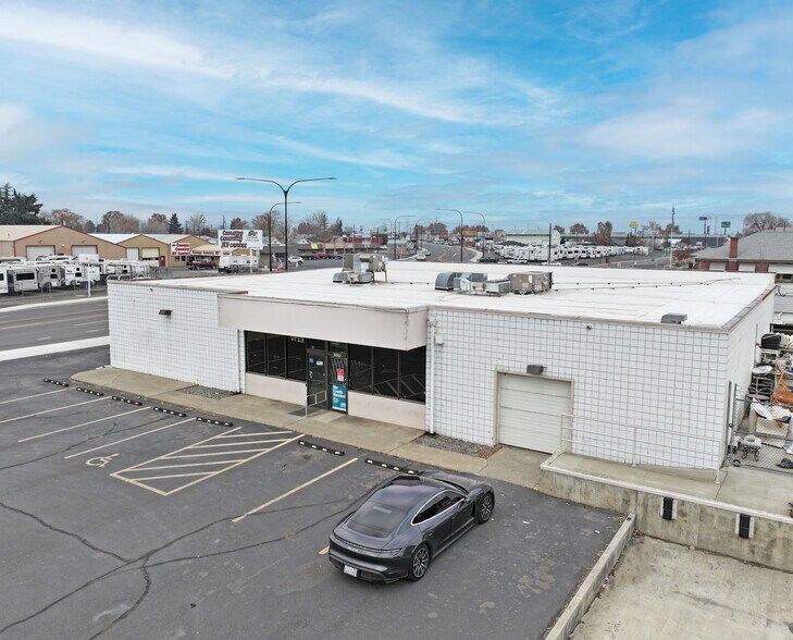 More Photos Of 3001 Main St, Union Gap Freestanding For Lease