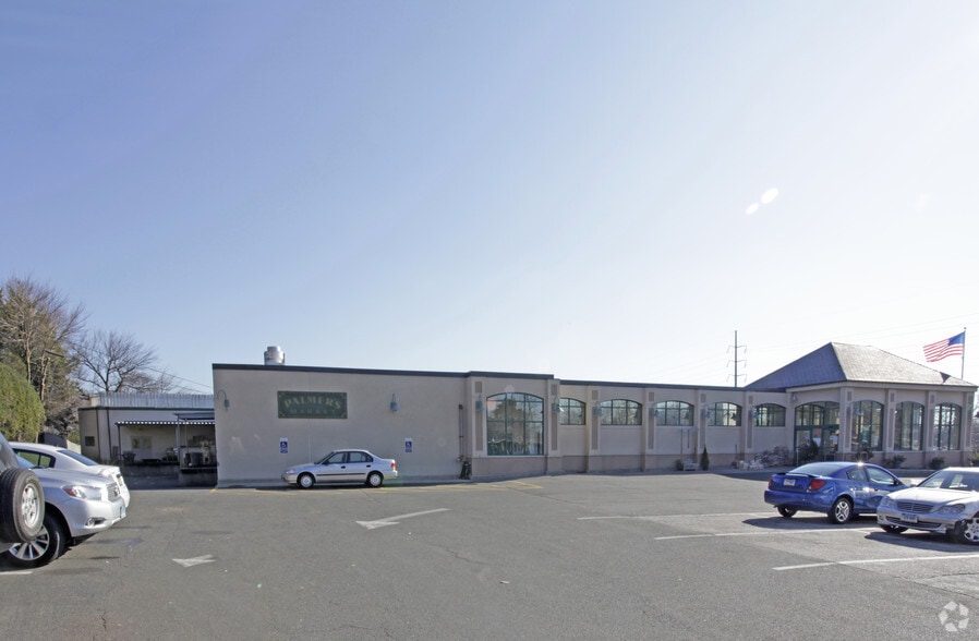 More Photos Of 264 Heights Rd, Darien Freestanding For Lease