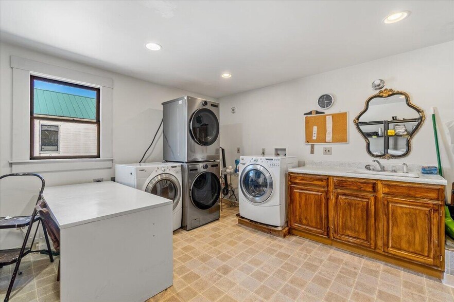 More Photos Of 315 Main St, Ferndale Hotel For Sale