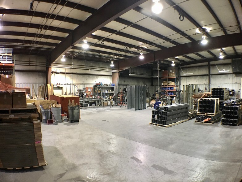More Photos Of 2146 E Pythian St, Springfield Warehouse For Sale