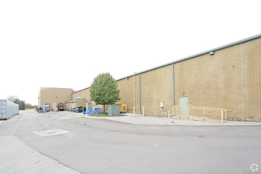 More Photos Of 66822-66900 Gratiot Ave, Richmond Unknown For Lease