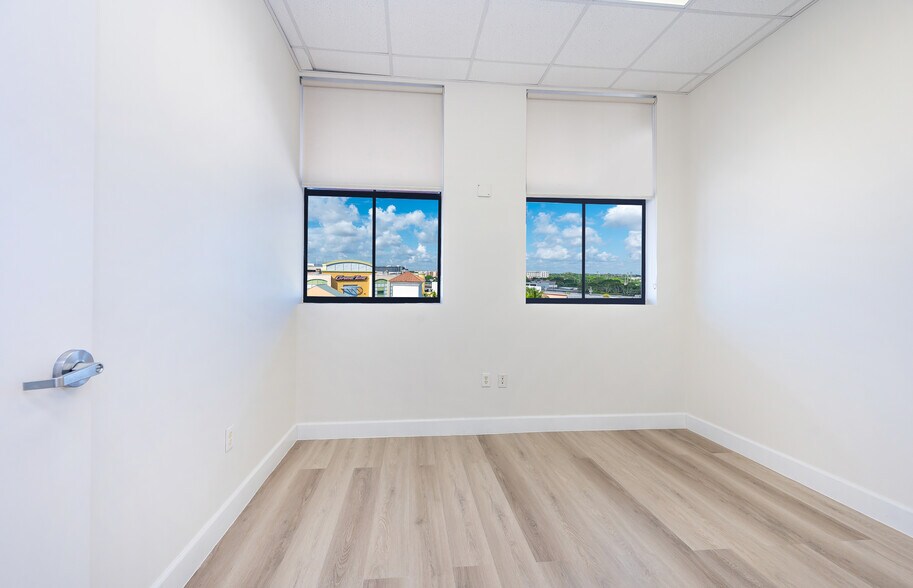 More Photos Of 6701 S Red Rd, South Miami Medical For Sale