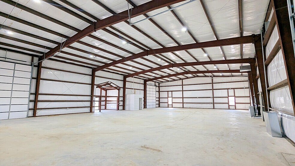 More Photos Of 1040 Moccasin Ave, Tahlequah Warehouse For Sale