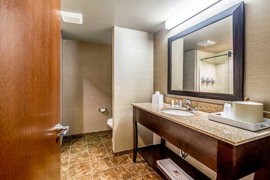 More Photos Of 3420 S Broadway, Minot Hotel For Sale