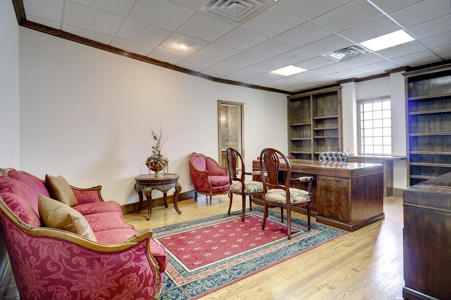 More Photos Of 1303 Northwest Hwy, Garland Office For Lease