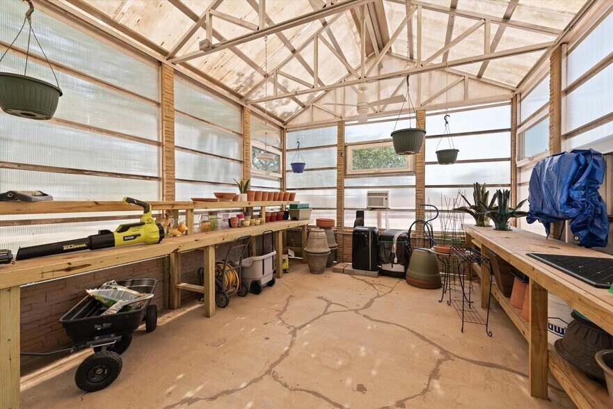 More Photos Of 1000 County Road 904, Joshua Golf Course Driving Range For Sale