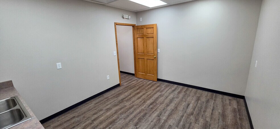 More Photos Of 2722 N 155th St, Basehor Office For Sale