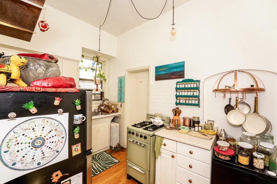 More Photos Of 2670-2678 N Holton St, Milwaukee Storefront Retail Residential For Sale