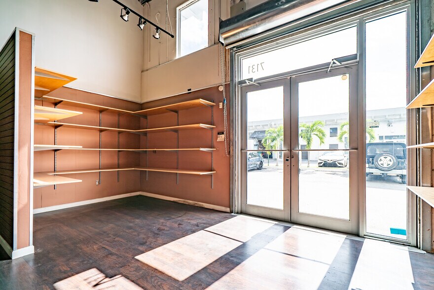 More Photos Of 7101 N Miami Ave, Miami Flex For Lease