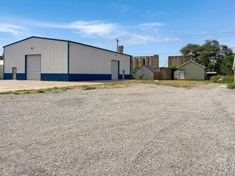More Photos Of 614 Choctaw st, Alva Flex For Sale