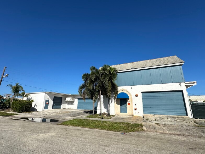 More Photos Of 117 Reed Rd, Lake Park Warehouse For Sale