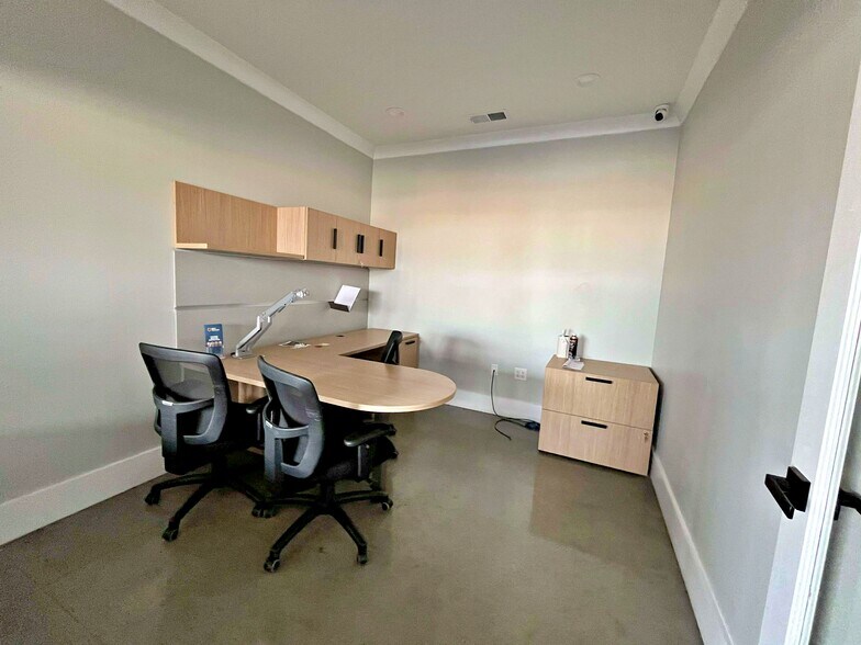 More Photos Of 1391 Murrays Chapel Rd, Sweetwater Showroom For Sale