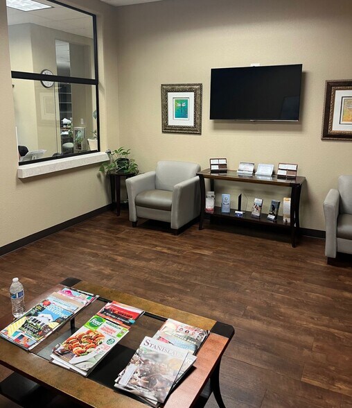 More Photos Of 1600 G St, Modesto Office For Sale