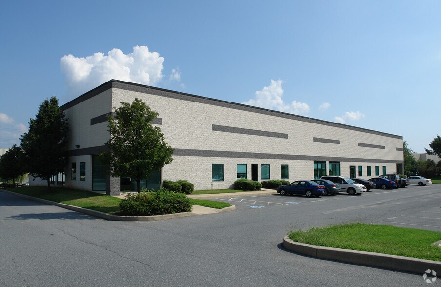 Primary Photo Of 24-30 Lukens Dr, New Castle Manufacturing For Lease