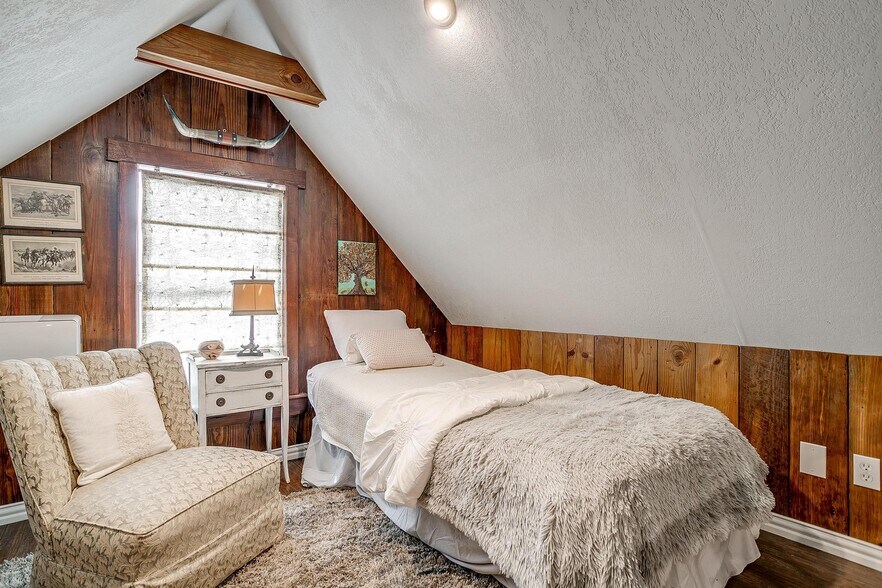 More Photos Of 1092 W Tarleton St, Stephenville Hospitality For Sale