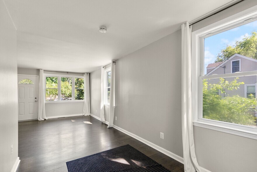 More Photos Of 17423 Wilson St, Dumfries Multifamily For Sale