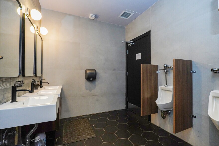 More Photos Of 933-939 Richmond Ave, Staten Island Freestanding For Sale