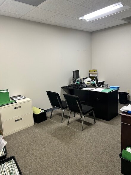 More Photos Of 1411 Plaza West Rd, Winston-Salem Medical For Lease