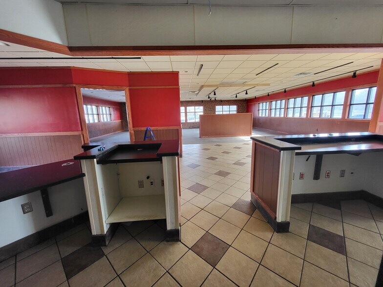More Photos Of 648 S Neosho Blvd, Neosho Restaurant For Lease
