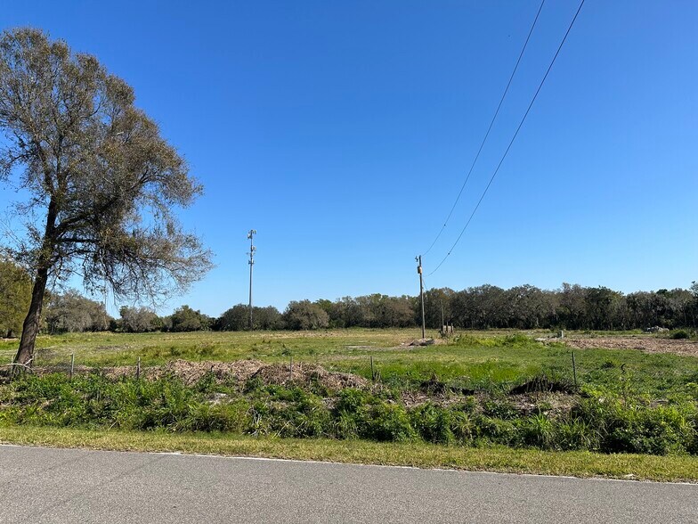 More Photos Of 7800 Bayshore Rd, Palmetto Service For Lease